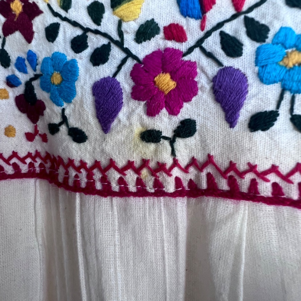 AUTHENTIC MEXICAN-STYLE EMBROIDERED TUNIC - Picture 4 of 4